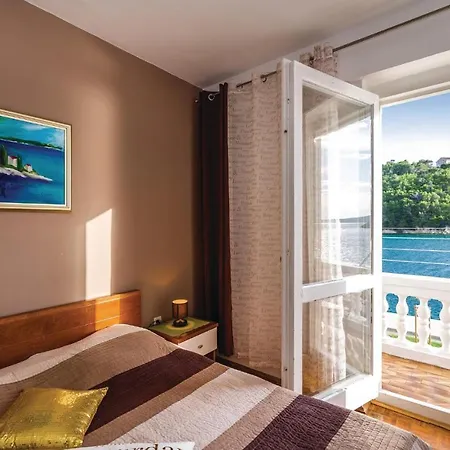 Apartment Nice In Novigrad With Kitchen