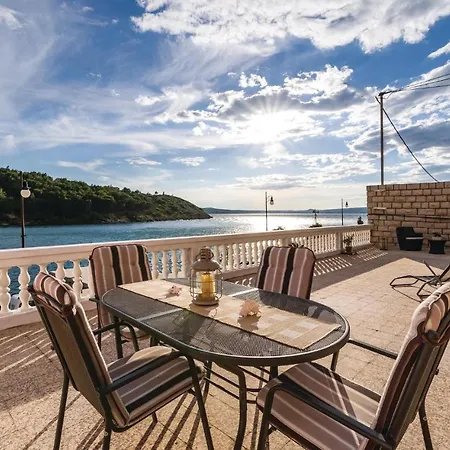 Nice In Novigrad With Kitchen Apartment *