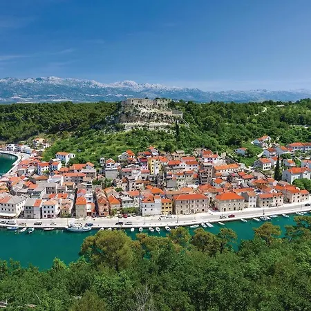 Apartment Nice In Novigrad With Kitchen