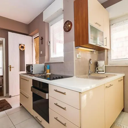 Nice In Novigrad With Kitchen