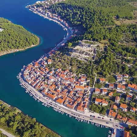 Apartment Nice In Novigrad With Kitchen