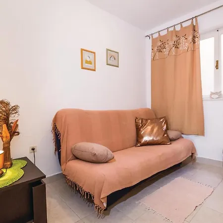 Nice In Novigrad With Kitchen *