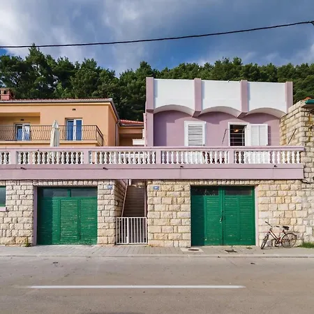 Nice In Novigrad With Kitchen *